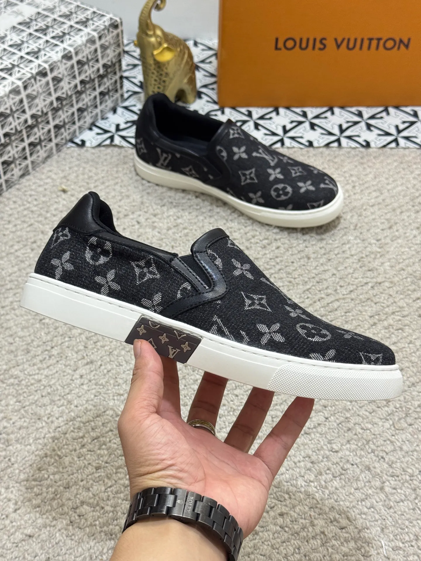 Men's shoes 💰380 [New style] 🌂🌂Top original order - Louis Vuitton®️ Trendy and fashionable yet low-key men's casual shoes, uppers made of LV special canvas presbyopia, comfortable and breathable, mesh lining, original rubber outsole, 2 colors optional ~ a must-have for stylish men. Size: 38-44 (45 customized